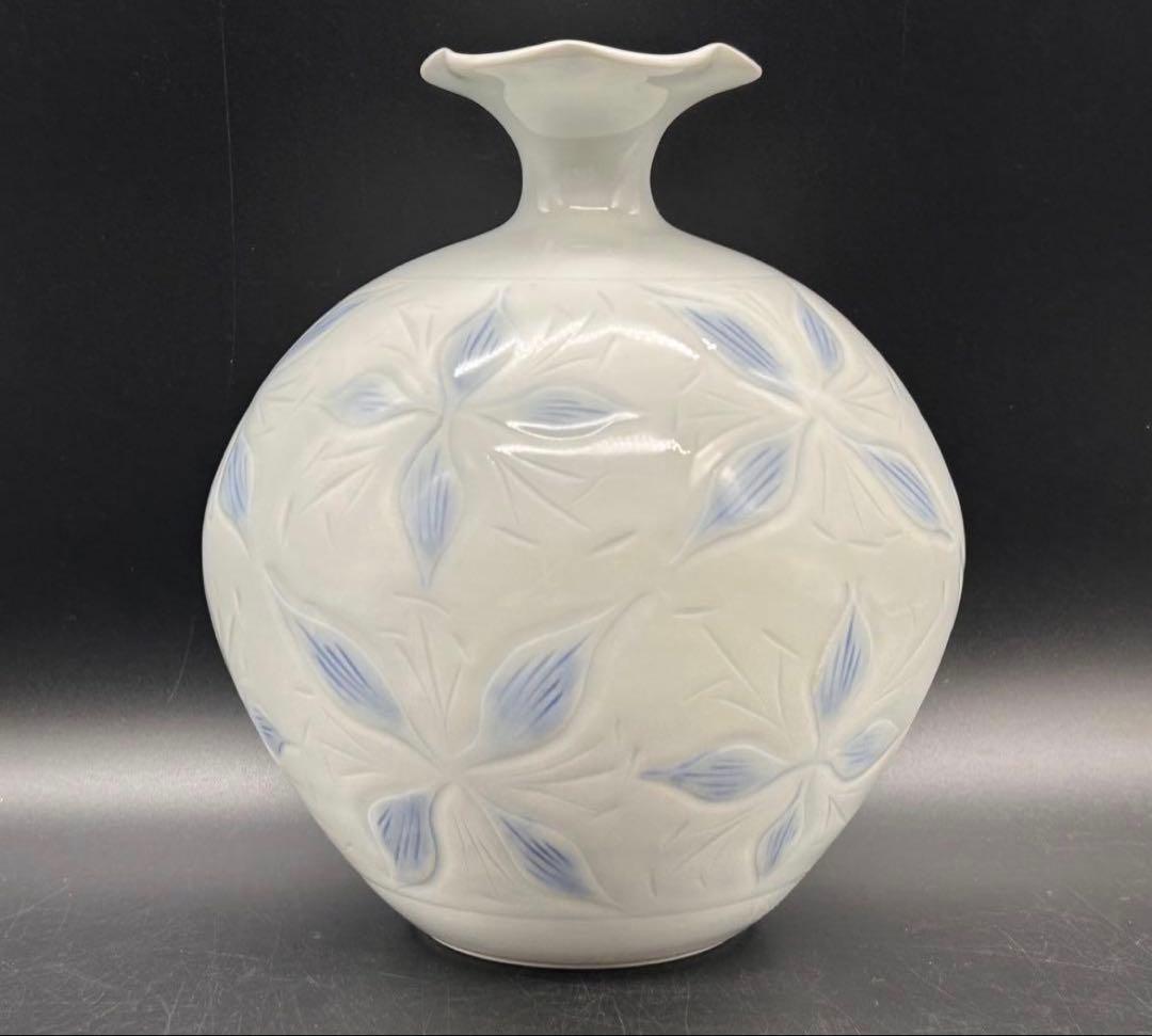 【希少】有田焼　藤井朱明 白磁 花瓶 陶芸日展作家　白磁彫花紋壷　レア
