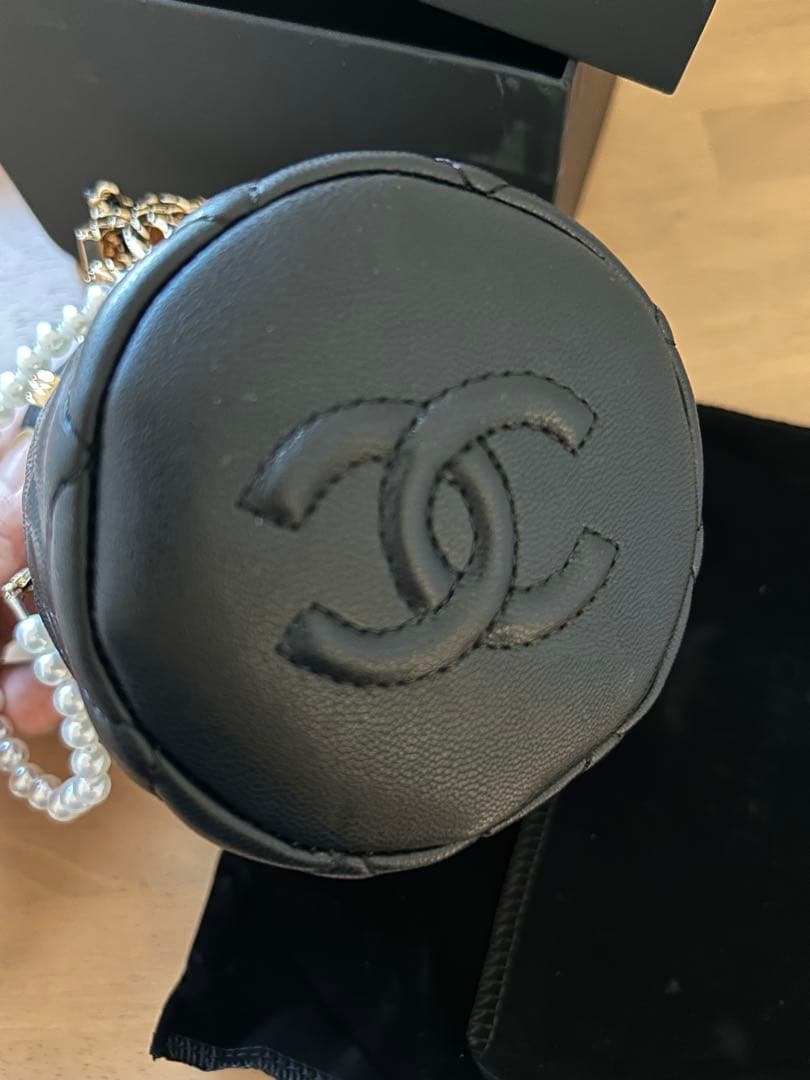CHANEL ブラック ノベルティ　レザー ショルダーバッグ　ブラック