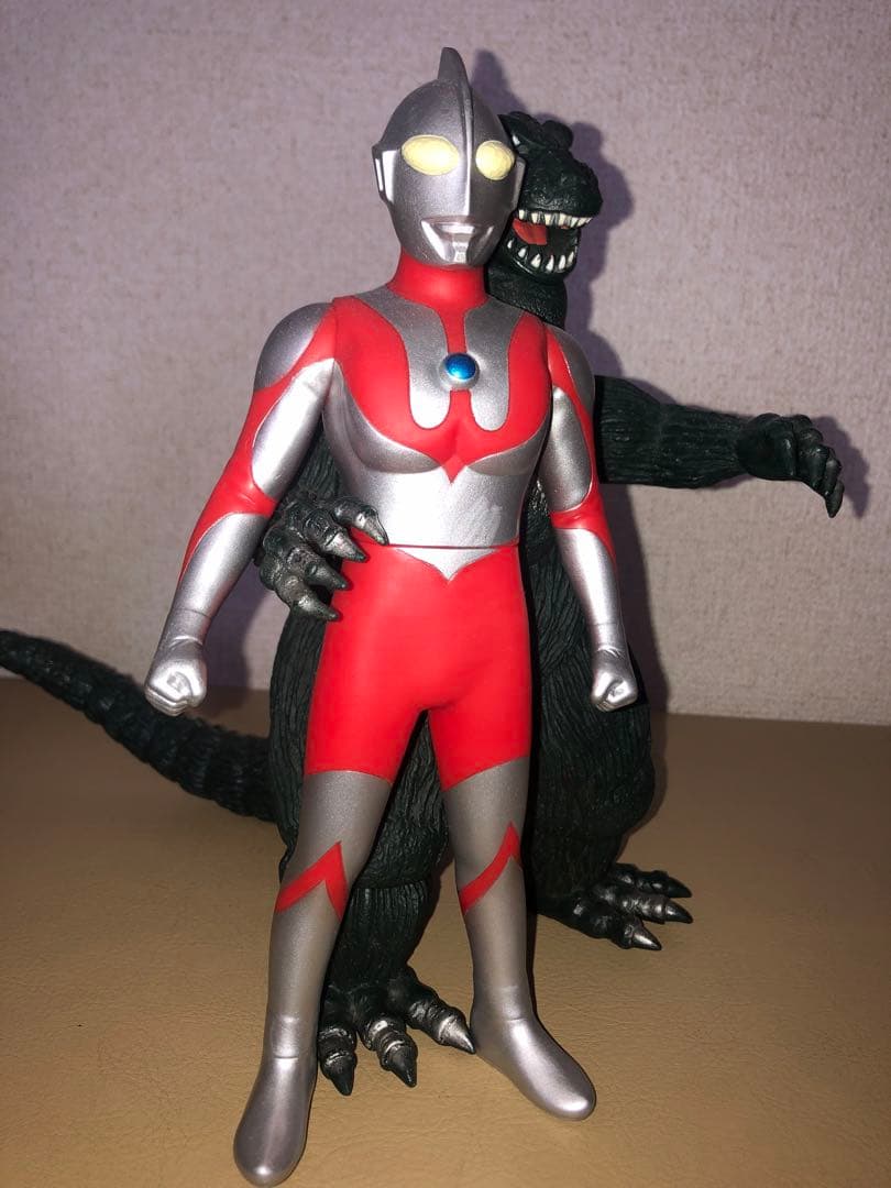 ゴジラ・ウルトラマン・キングギドラ フィギュア 3体セット⭐️バンダイJAPAN