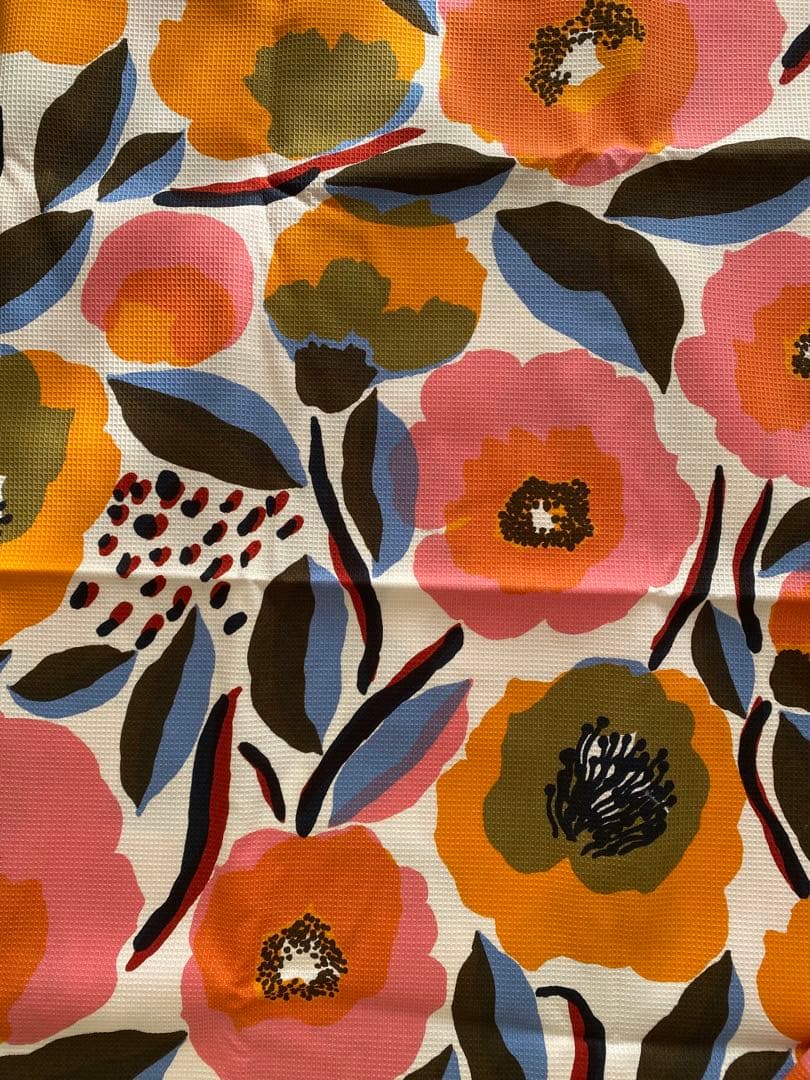 マリメッコ　新品　Rosarium テーブルクロス　180×135cm
