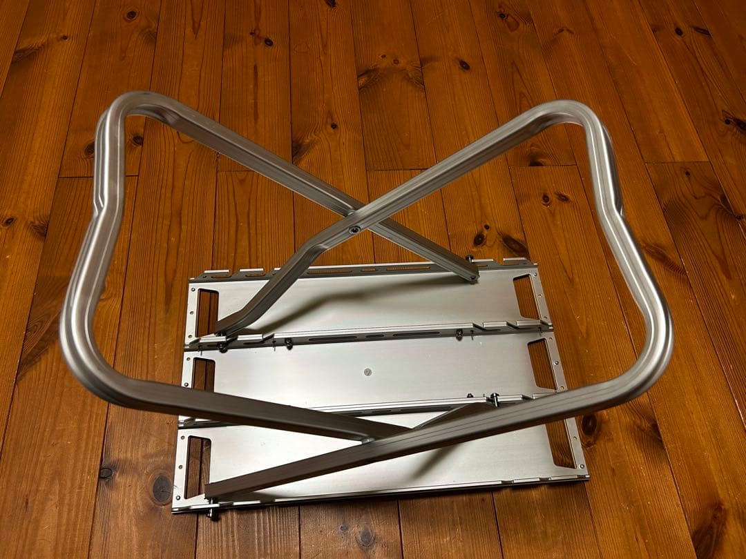 DAYTONA 折りたたみテーブル シルバー