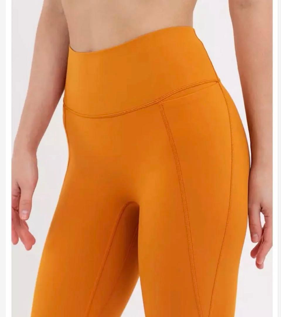 Nike Universal High-Waisted レギンス　だいだい色