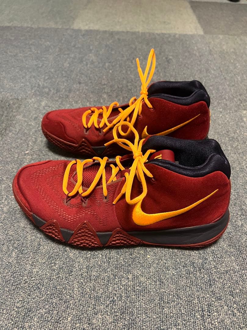 Nike Kyrie ４ バスケットボールシューズ 赤/オレンジ