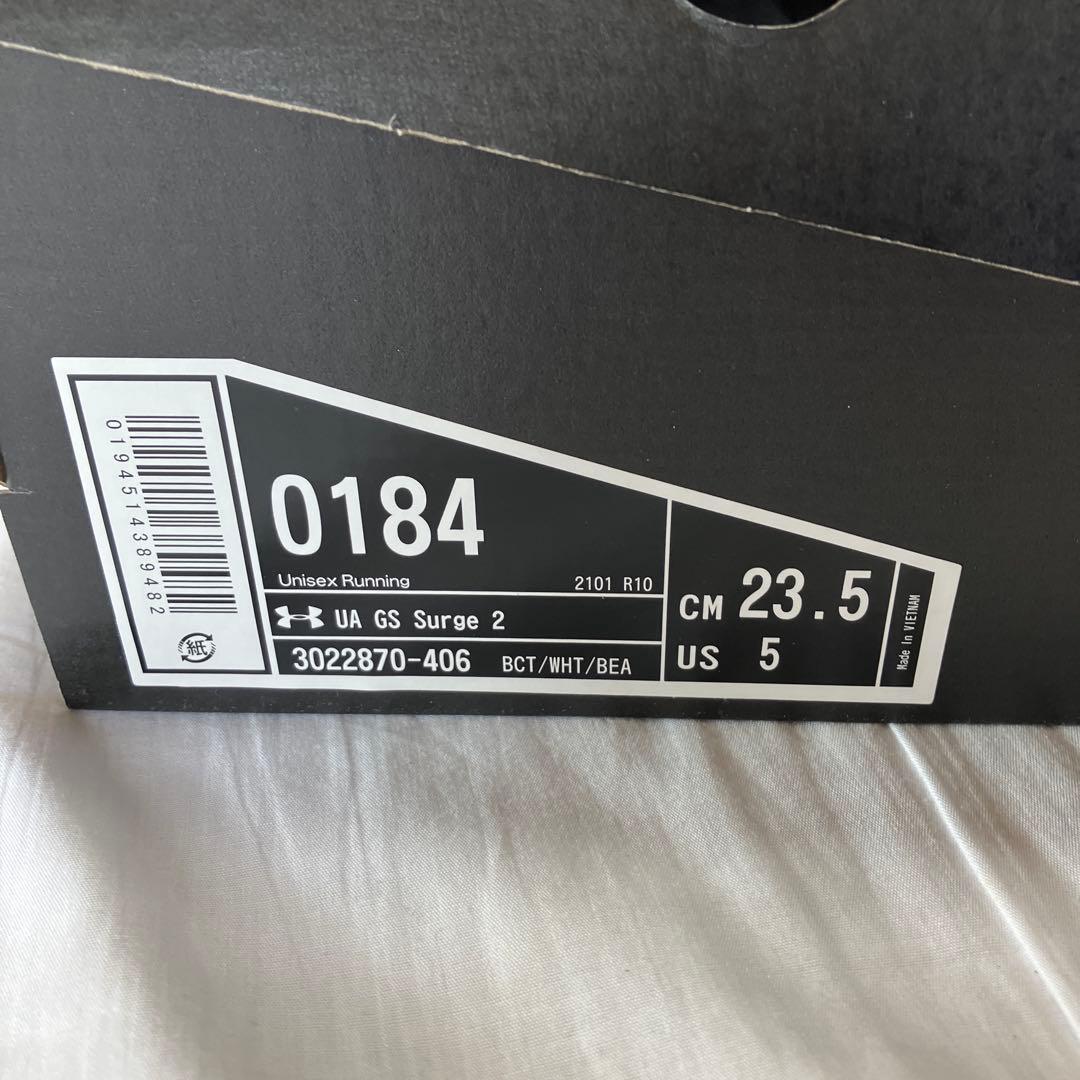 ランニングシューズ　新品　UNDER ARMOUR 23.5cm