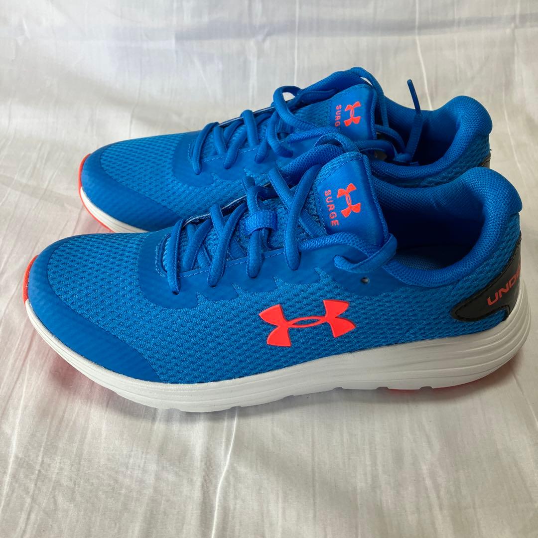 ランニングシューズ　新品　UNDER ARMOUR 23.5cm