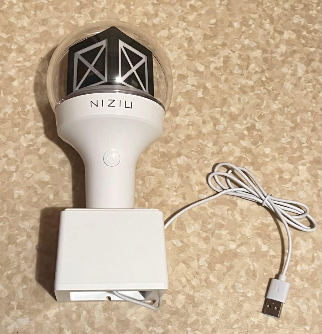 NiziU 公式ペンライト 2本セット スタンド付き＋スタンドなし 動作確認済み