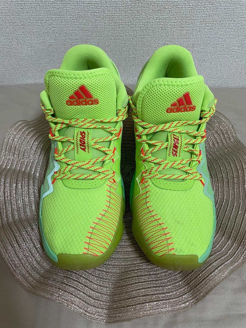 adidasバスケットボールシューズ