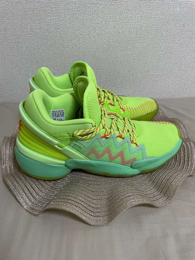 adidasバスケットボールシューズ
