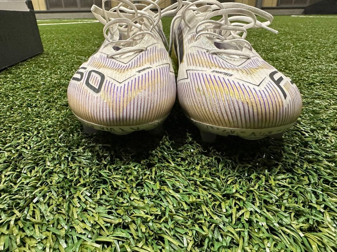 サッカースパイクF50エリートagモデル 27cm