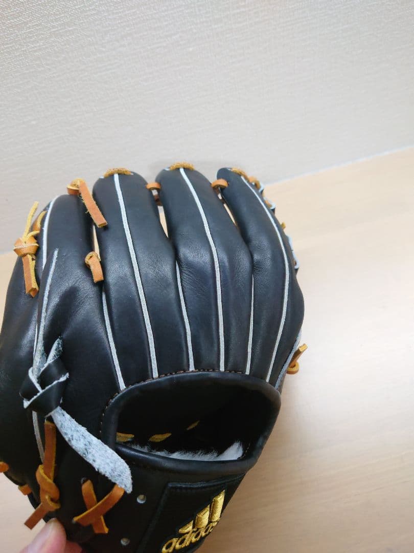 【貴重】adidas ブラック　一般用 内野手　グローブ