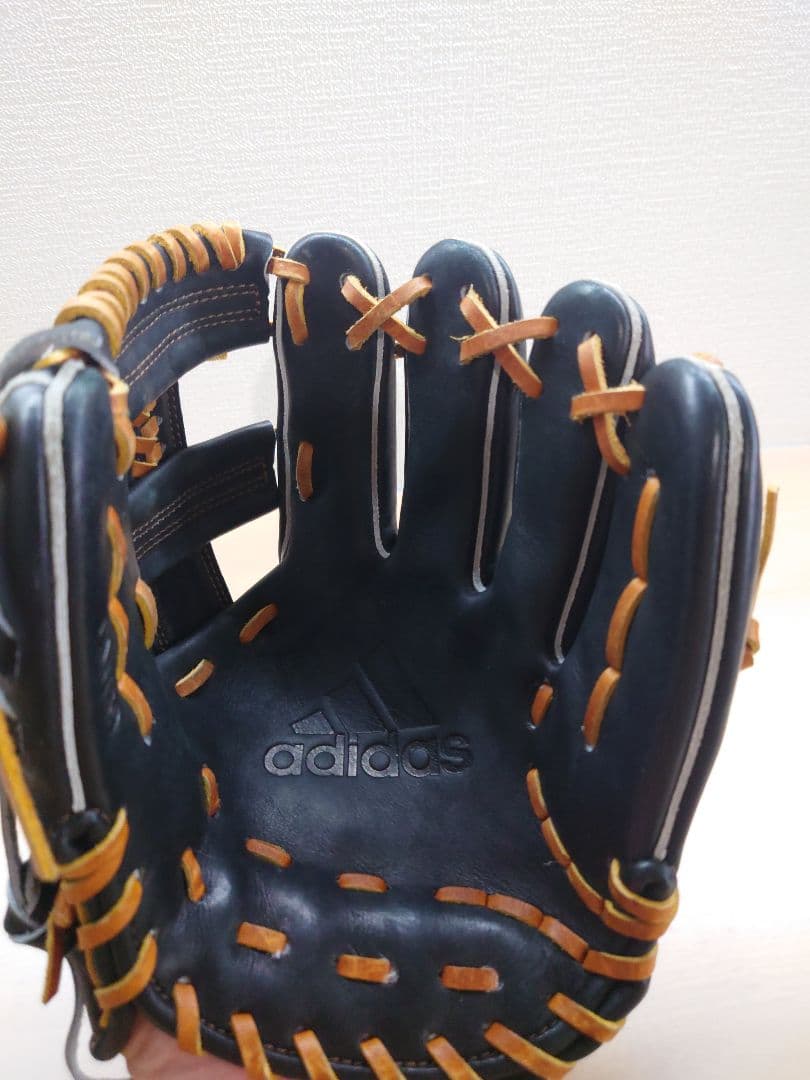 【貴重】adidas ブラック　一般用 内野手　グローブ