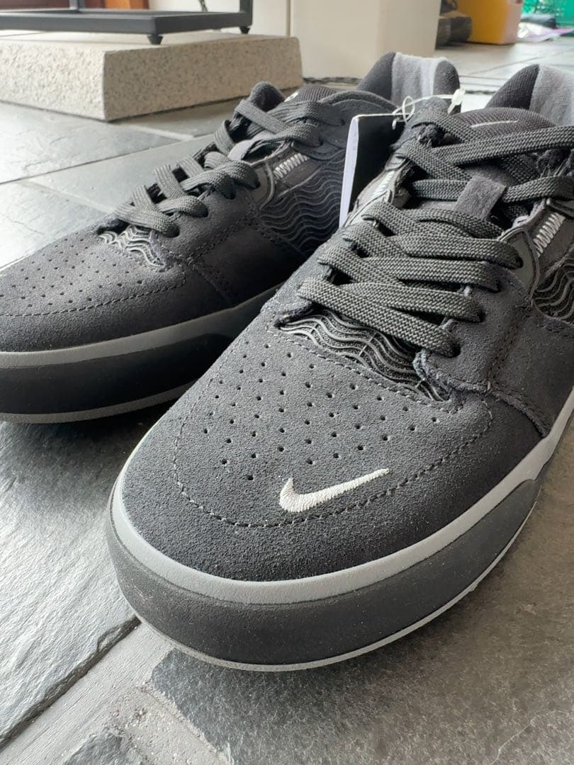 新品NIKE SB ISHOD DC7232-003 黒　27.5cm