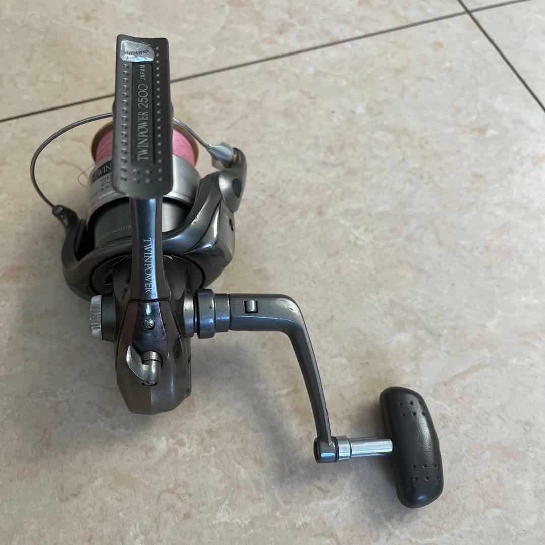 マ*T様 TWIN POWER 2500 スピニングリール