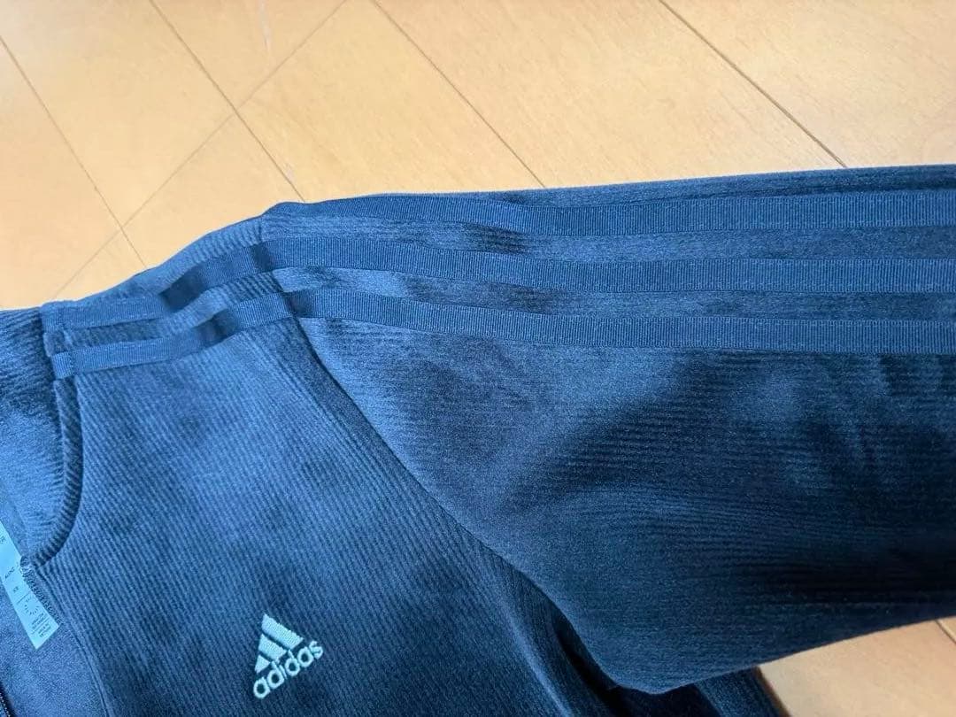 adidasゴルフレディース　ベロアストレッチセットアップ