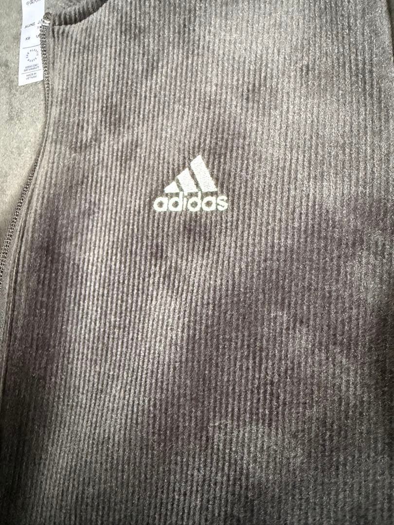 adidasゴルフレディース　ベロアストレッチセットアップ