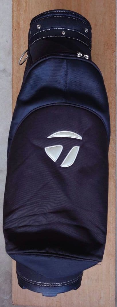 TaylorMade ゴルフバッグ 黒 赤内側
