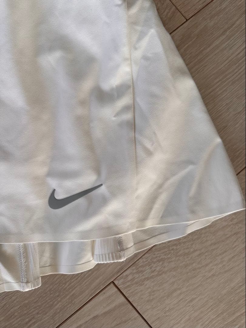 ナイキNIKEスコート　ホワイト　テニス　ピックルボール白スカート