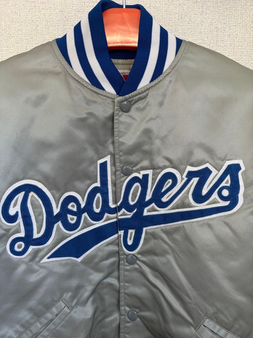 レオン Dodgers サテンジャケット シルバー