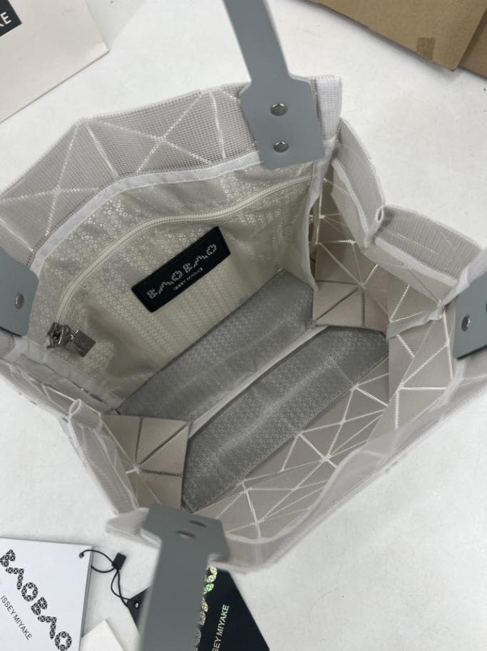 ISSEY~ MIYAKE ~ BAOトートバッグ グレー