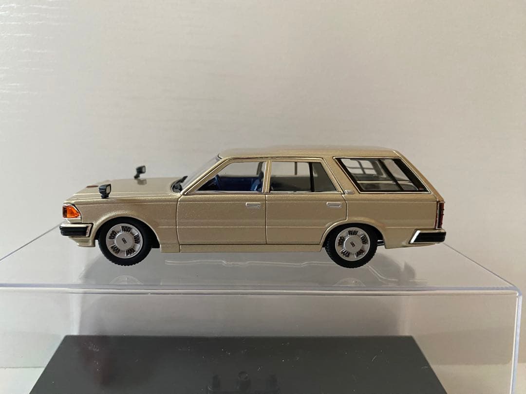 DISM 1/43 Y30 セドリックバン 後期型 1995