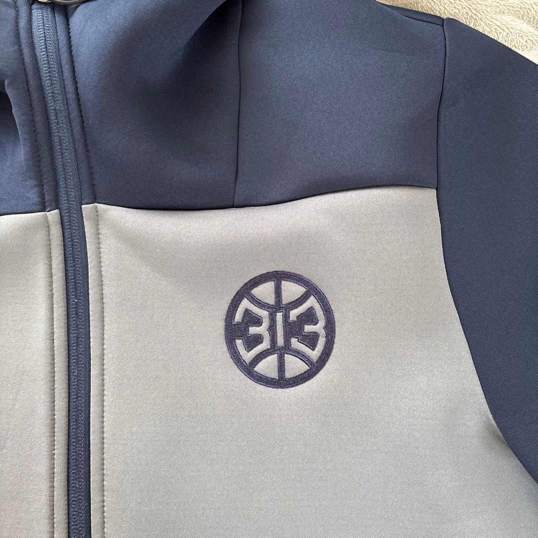 【即日発送・美品】NBA デトロイドピストンズ　フード付きパーカー　サイズS