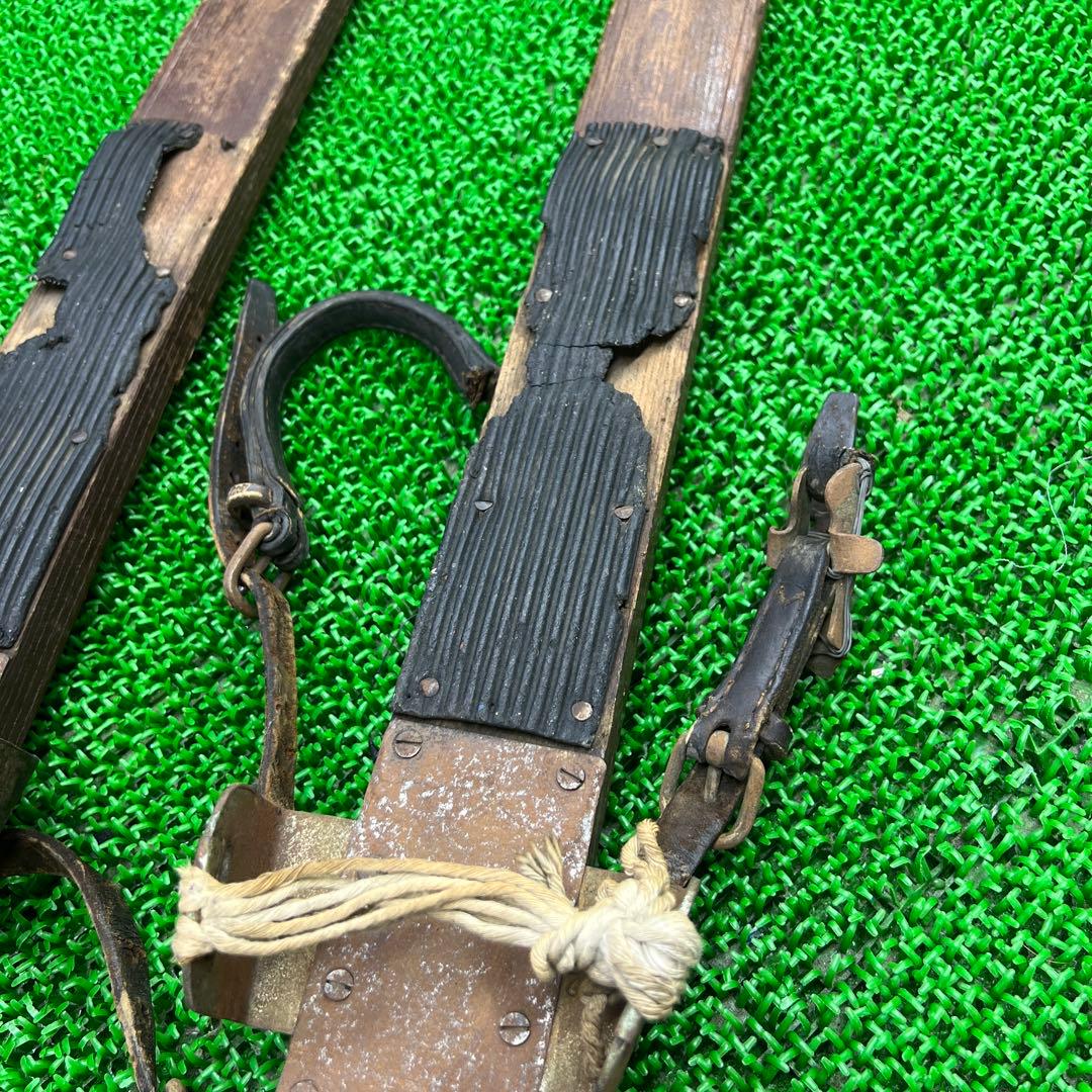 戦後約60年ほど前のスキー板、木製、ウッド、展示したらちょっと目を惹きます！