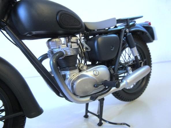 特価 MINICHAMPS 1/12 トライアンフTR6 Trophy「大脱走」