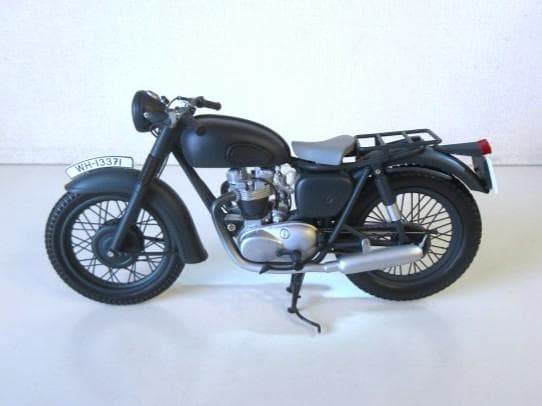 特価 MINICHAMPS 1/12 トライアンフTR6 Trophy「大脱走」