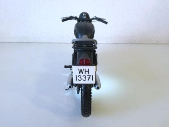 特価 MINICHAMPS 1/12 トライアンフTR6 Trophy「大脱走」