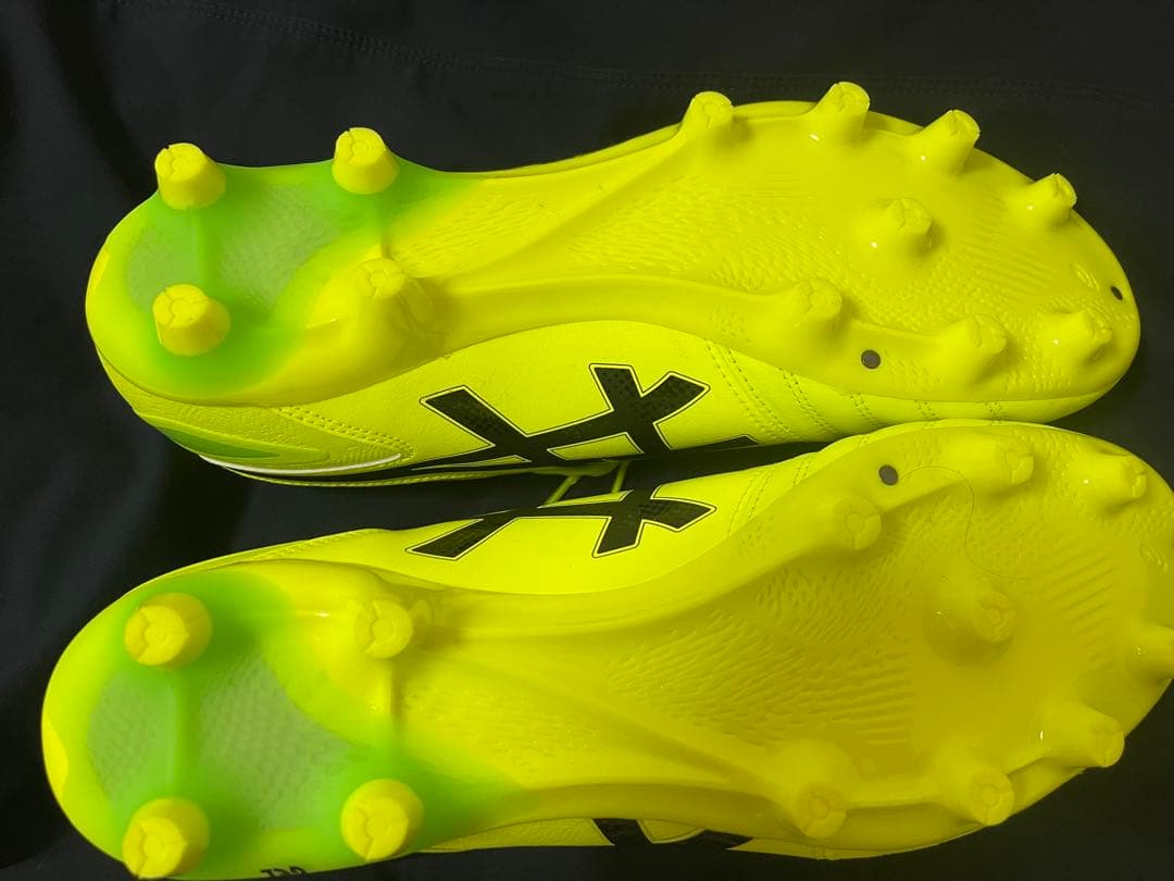 asics サッカーシューズ ネオンイエロー