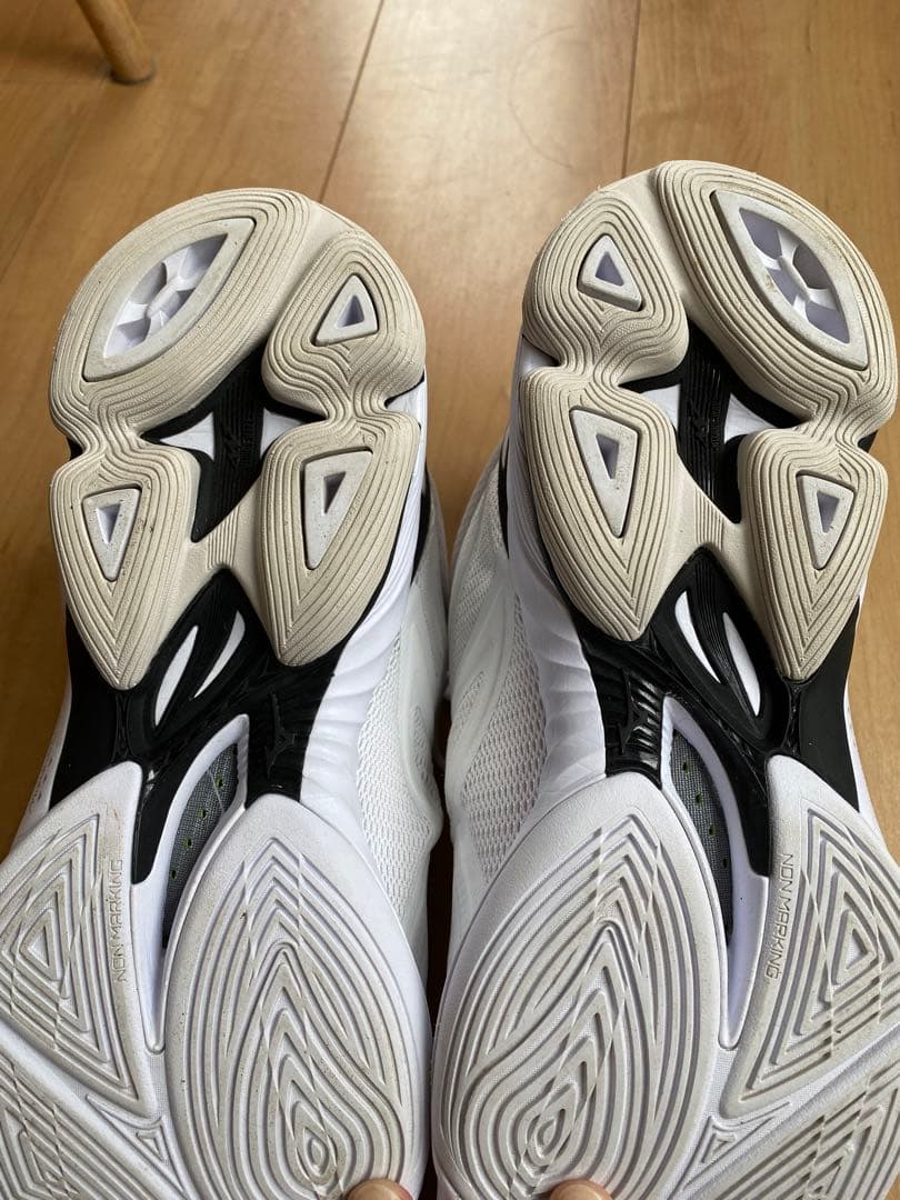 Mizuno ウェーブライトニングＺ7 28.5cm