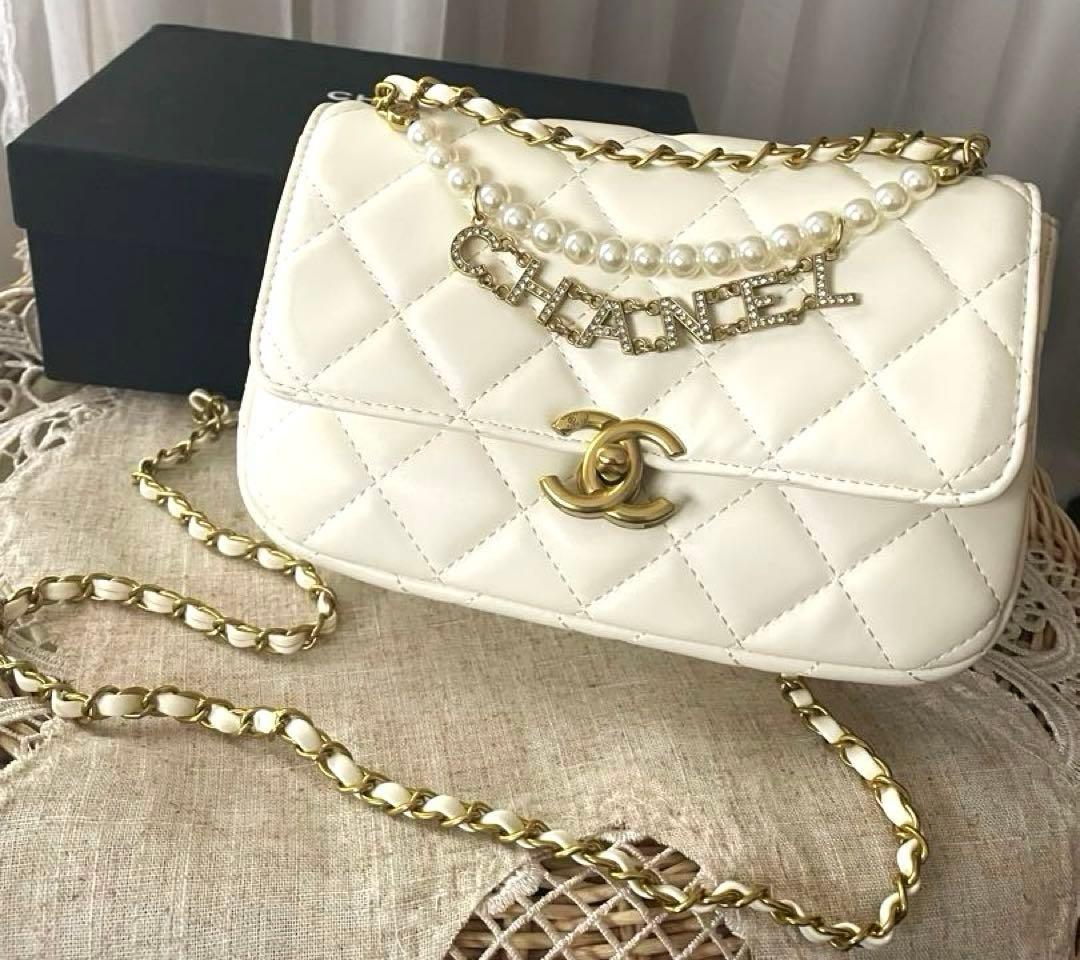【専用購入で1,000円引き致します】CHANEL ホワイトキルティングバッグ