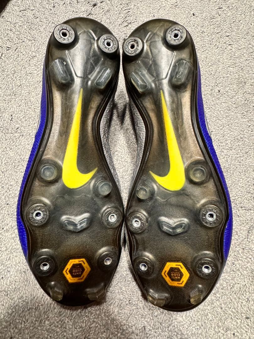 早い者勝ちです‼️サッカースパイクSG