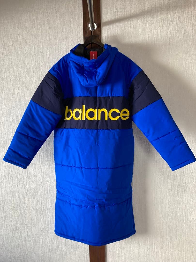 new balanceベンチコート