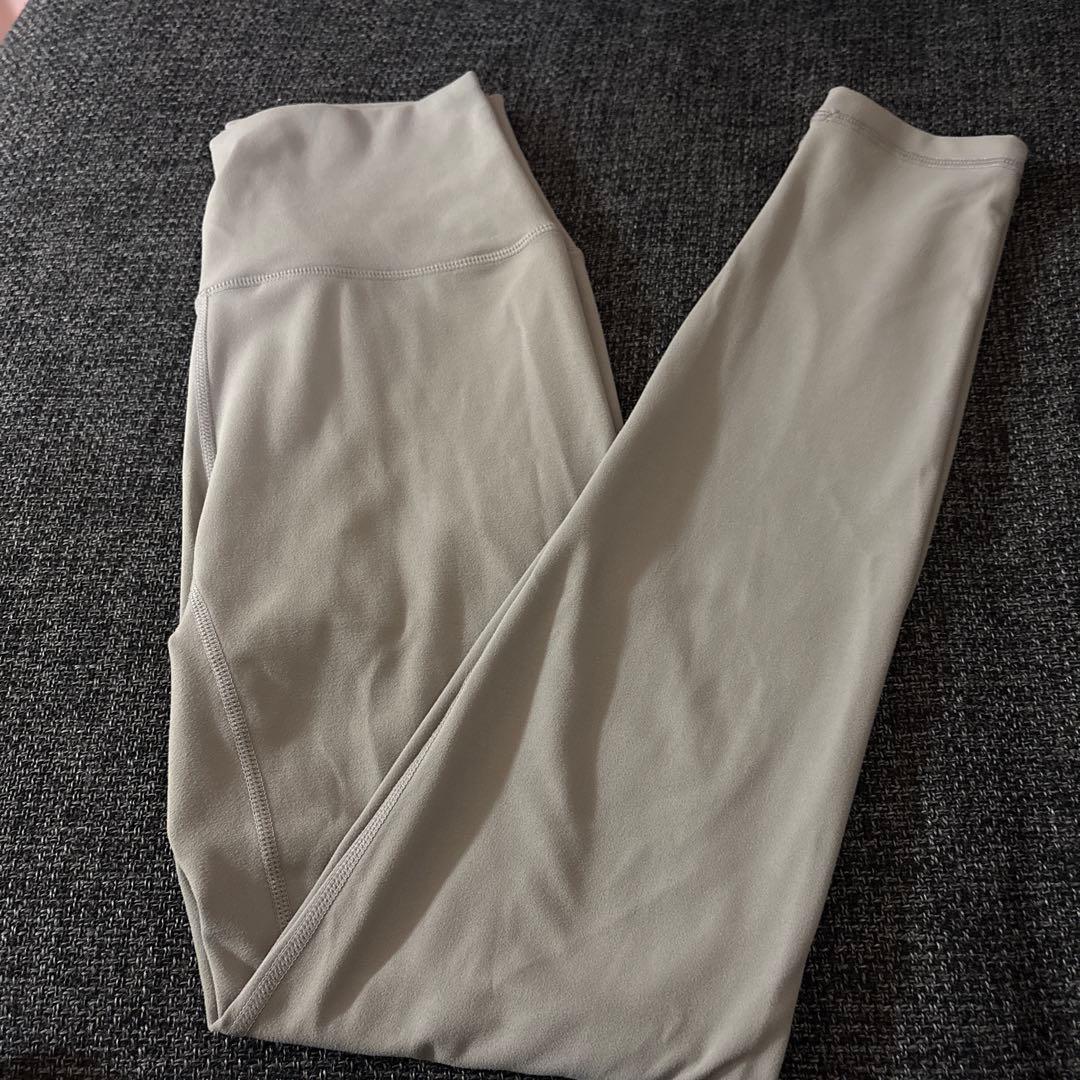 ベーシックタンクトップとベーシックレギンスセット