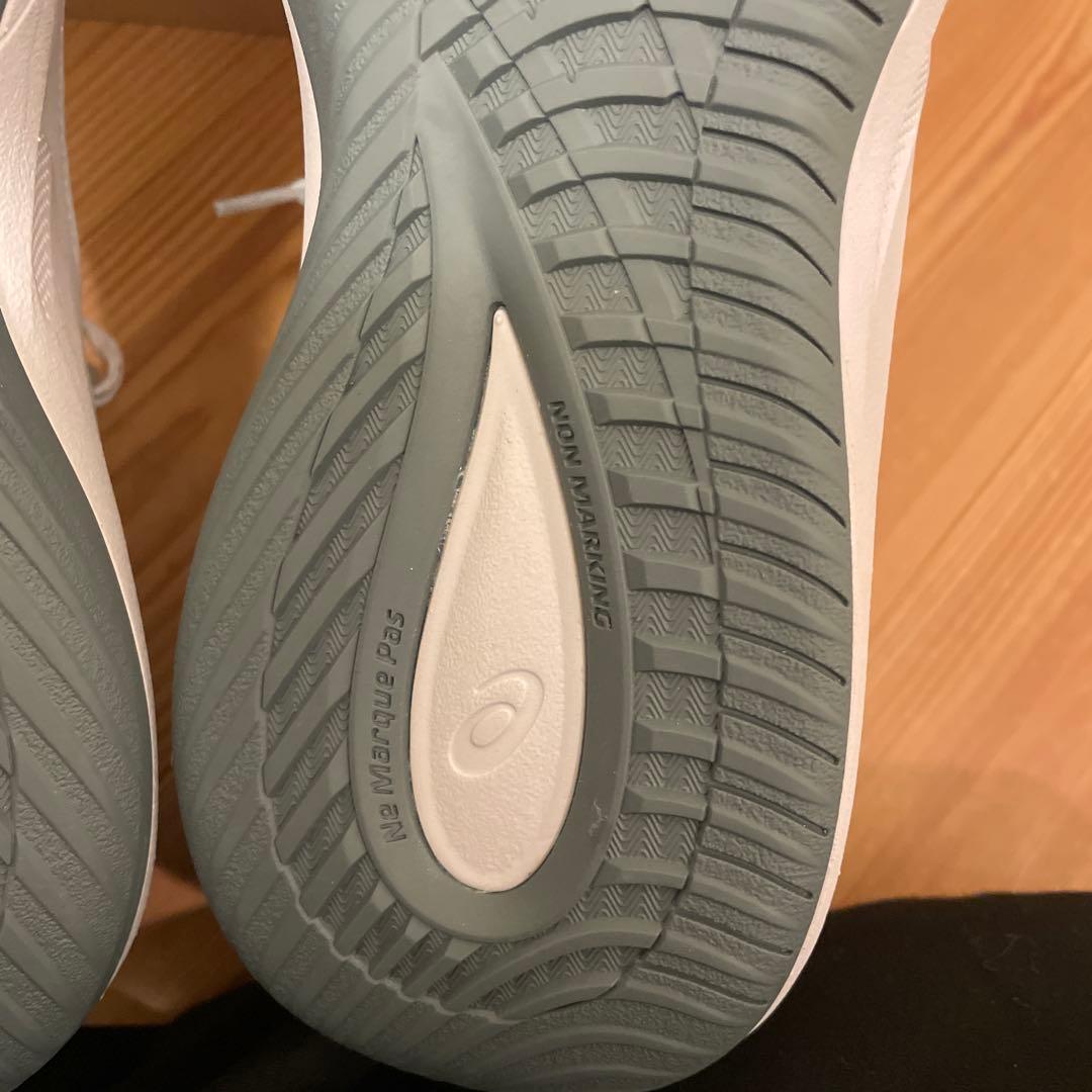 シューズ(男性用) NOVA SURGE LOW2