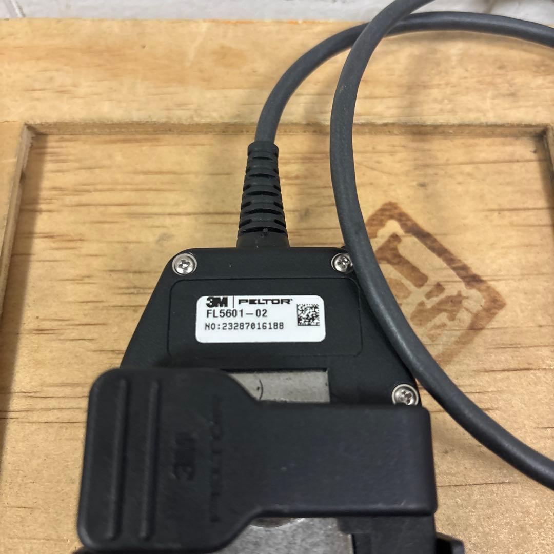美品　米軍 実物　PELTOR PTT スイッチ アダプター ペルター　②
