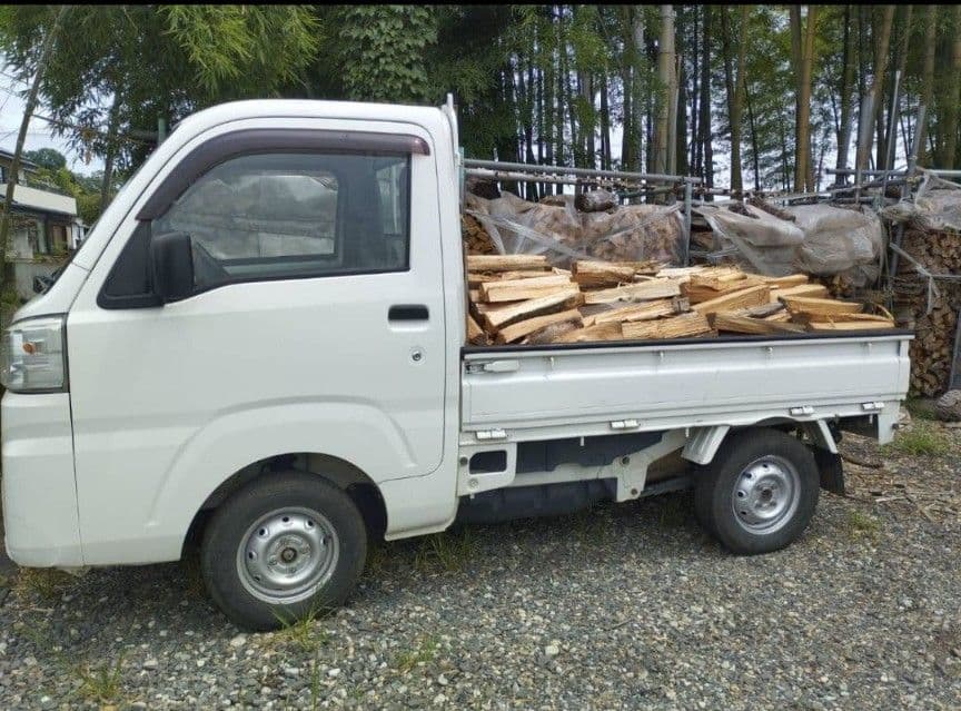 【栃木北部限定】軽トラ山盛り薪（ナラ主）1.5年乾燥・棚入れ無料サービス