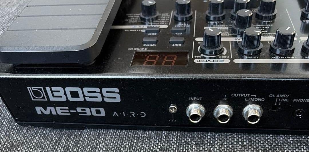 BOSS ME-90 ギターエフェクター　ケース、電源アダプター付属