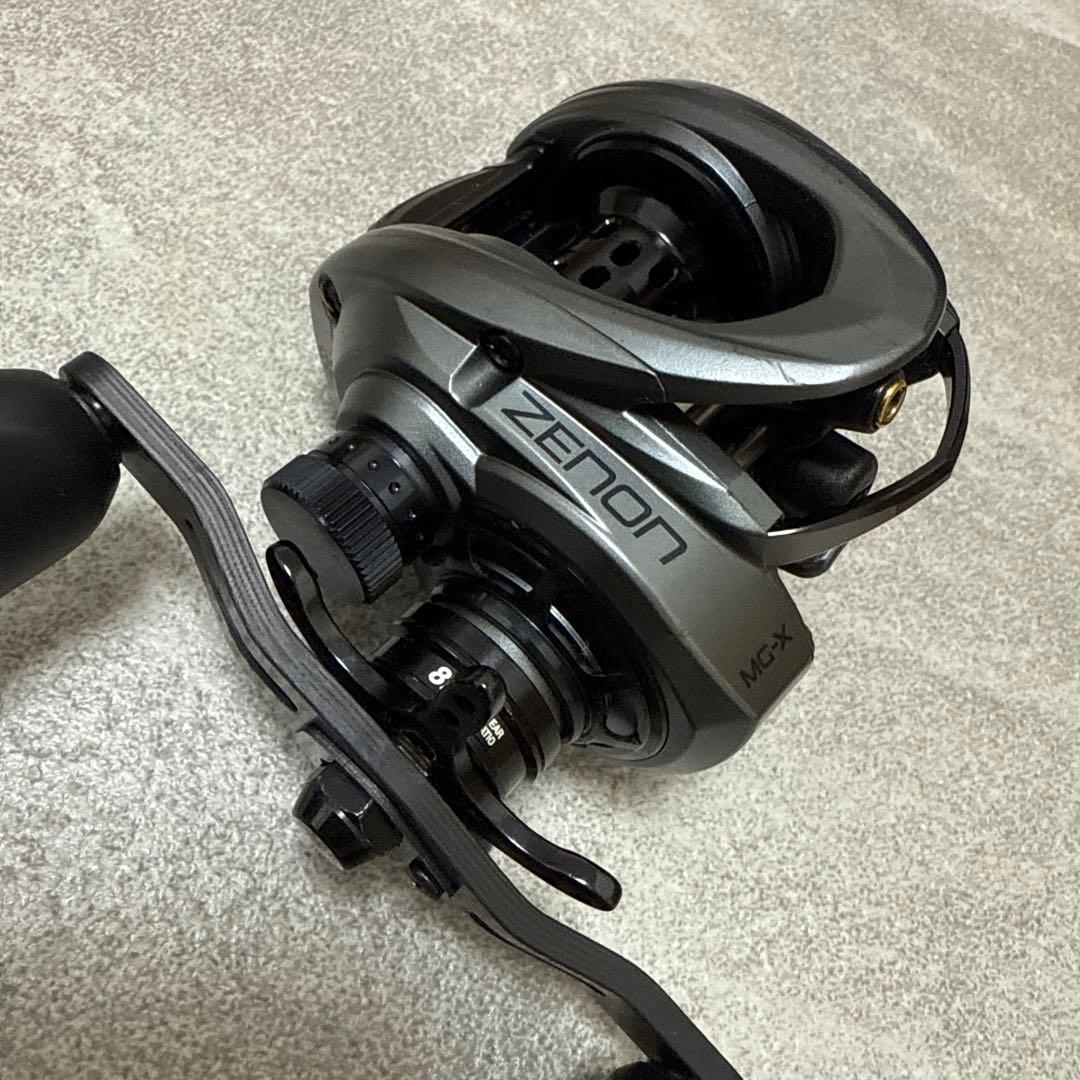 アブガルシア　ゼノン MG-X 8.3　ハイギア(右)　Abu Garcia