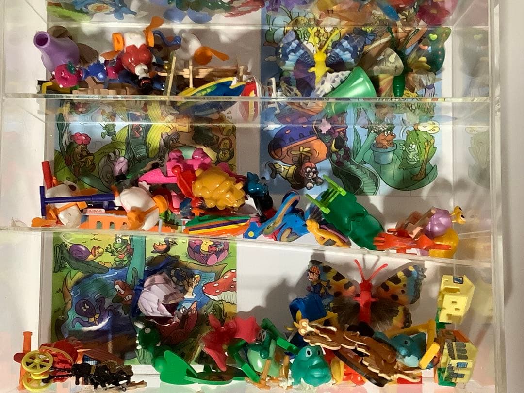 キンダーサプライズレアケース、フィギュアセット