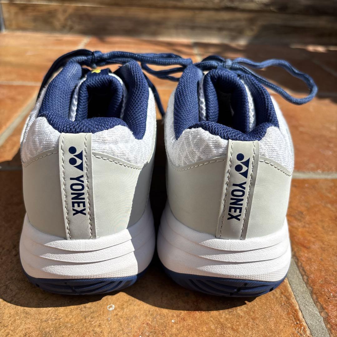 美品YONEX バドミントンシューズ 26㎝　CASCAD ACCEL