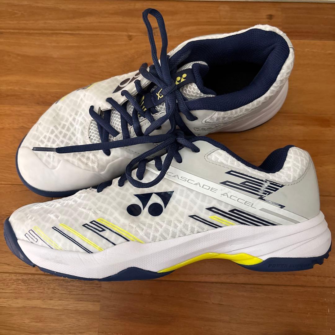 美品YONEX バドミントンシューズ 26㎝　CASCAD ACCEL