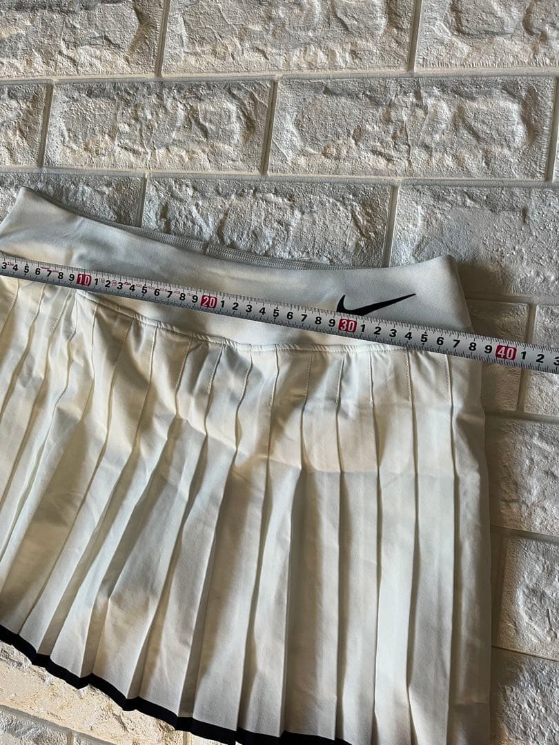 新品タグ付き　Nike テニススカート ホワイトＭ　海外