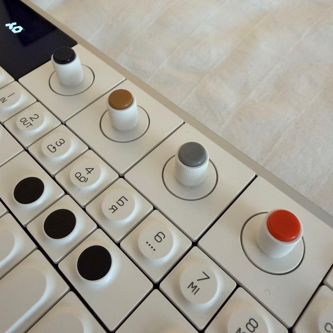 【美品】Teenage Engineering OP-1 Field