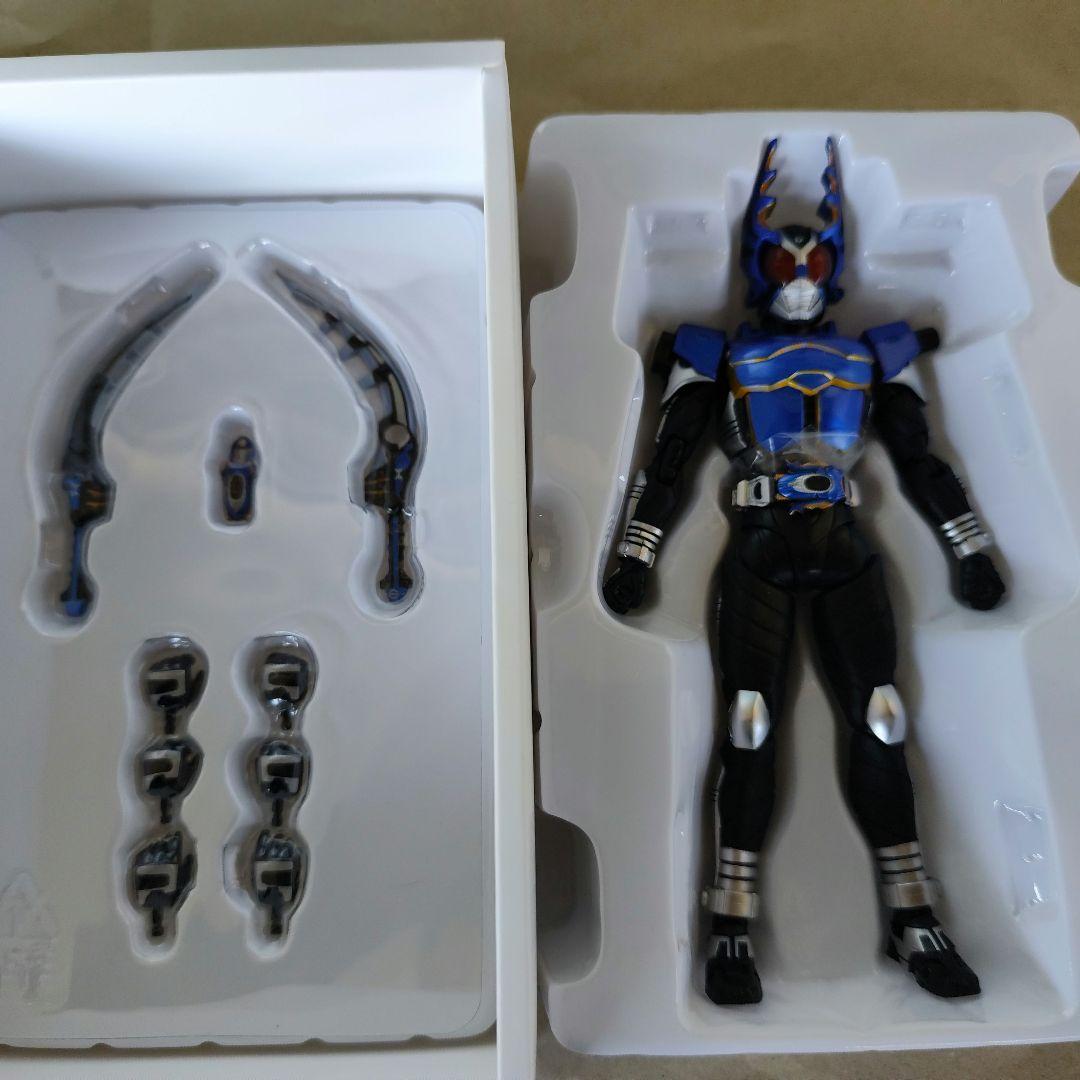 S.H.Figuarts 仮面ライダー真骨彫　カブト　ガタック　2体セット