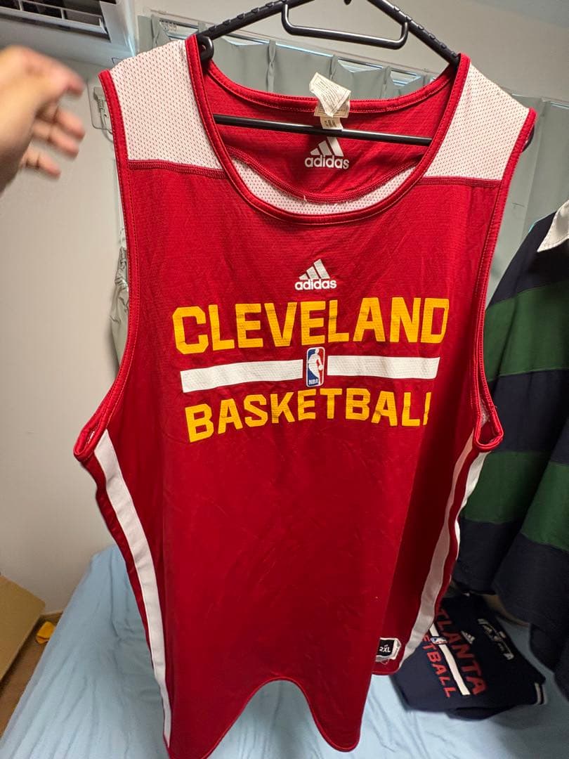 アディダス　adidas nba クリーブランドウォームアップウェアノースリーブ