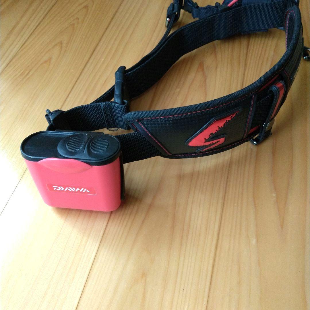 Daiwa SPECIAL フィッシングベルト&ボトルホルダー ブラック/レッド
