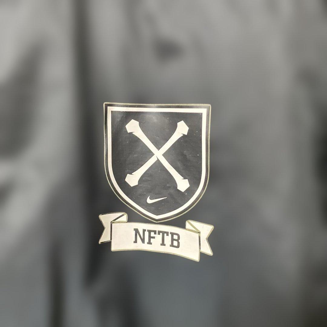 送料無料 ナイキ NFTB サッカー ウィンドブレーカー XL ブラック 中古品