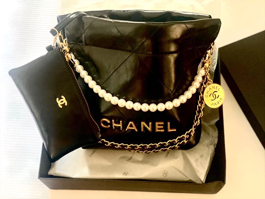 CHANEL ノベルティ チェーンバッグ パール 箱潰れ ドバイにて